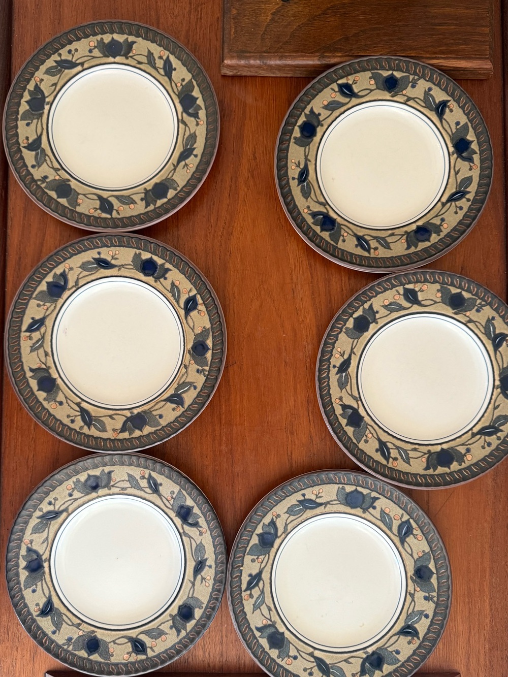 MIKASA Intaglio CACOI ARABELLA - CAC01 Stoneware Bread/Salad/ Plates | Set of 6